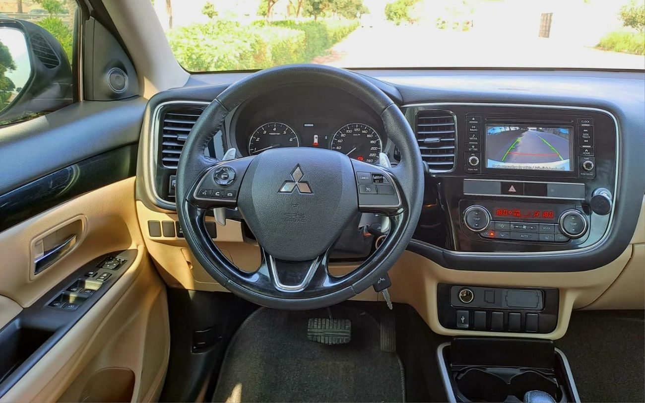ميتسوبيشي آوتلاندر GLX High 2.4L 910-Monthly l GCC l Cruise, Camera, 4x4 l Accident Free