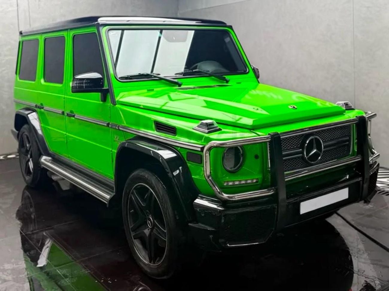 مرسيدس بنز G 63 AMG STANDARD G 63 AMG LIMITED EDUCATION SPECIAL COLOR CARBON FIBER
