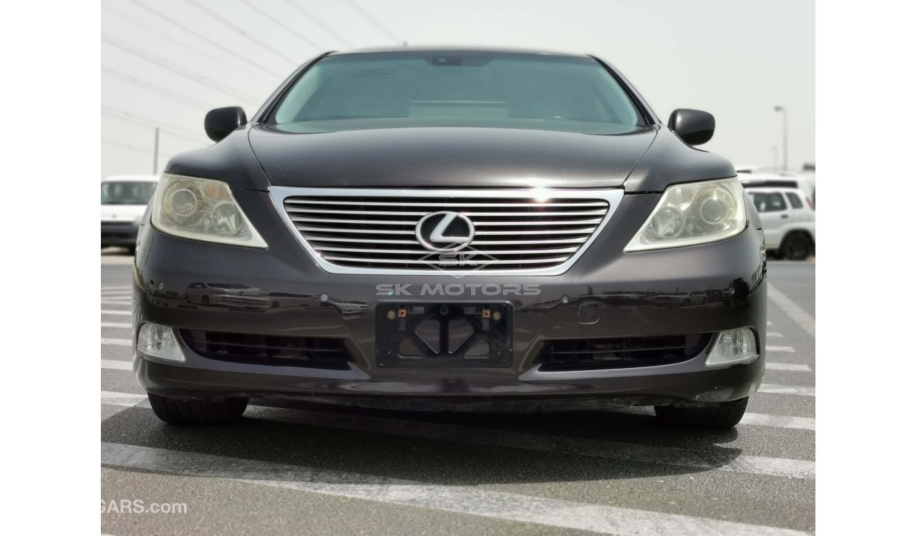 لكزس LS 460 4.6L, 19" Rims, Front  & Rear Parking Sensors, Sunroof, Front Heated & Cooled Seats (LOT # 718)