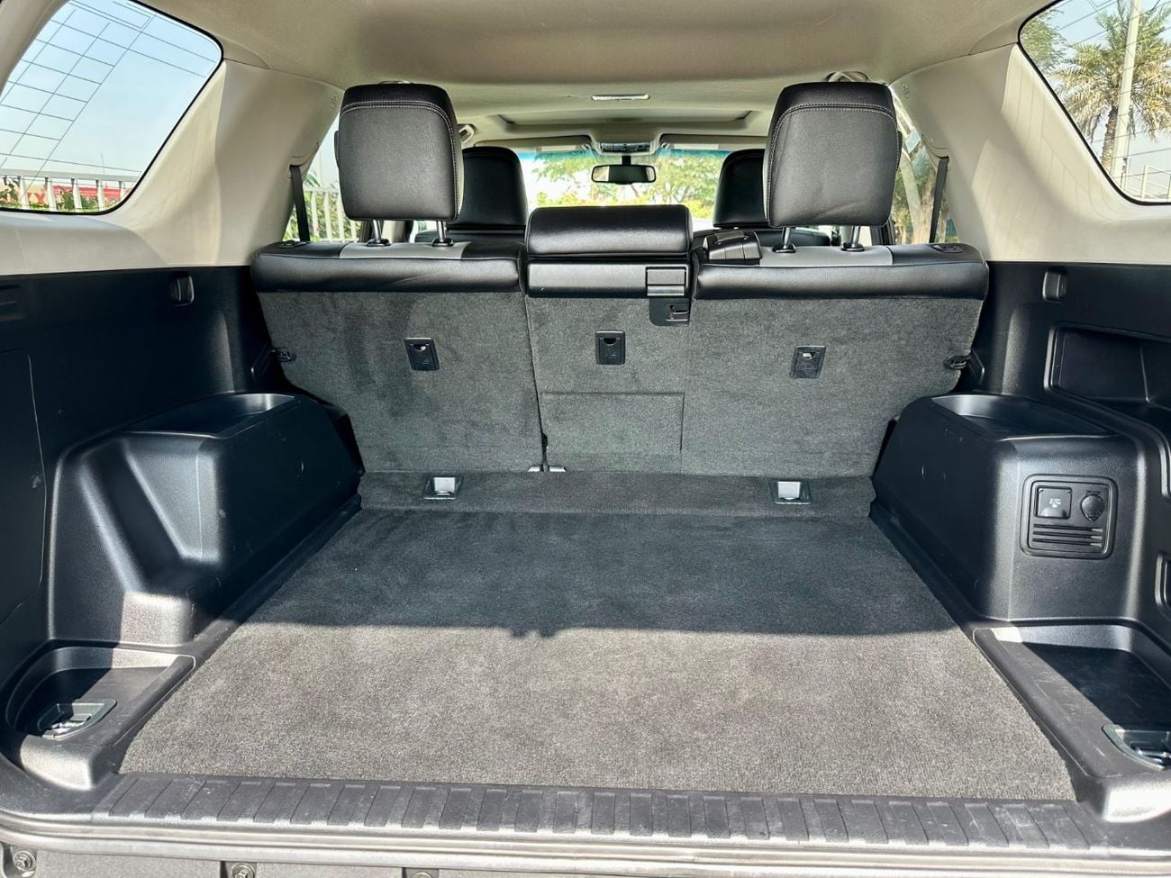 Toyota 4Runner Left Hand Drive Year: 2018 Full Option Premium UAE Pass ▾