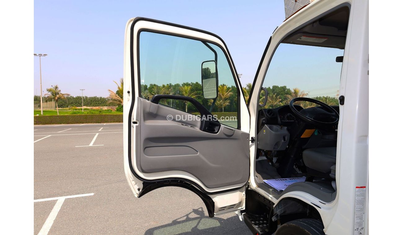 Hino 300 916 with Reefer Box M/T Diesel | GCC Specs | Like New Condition