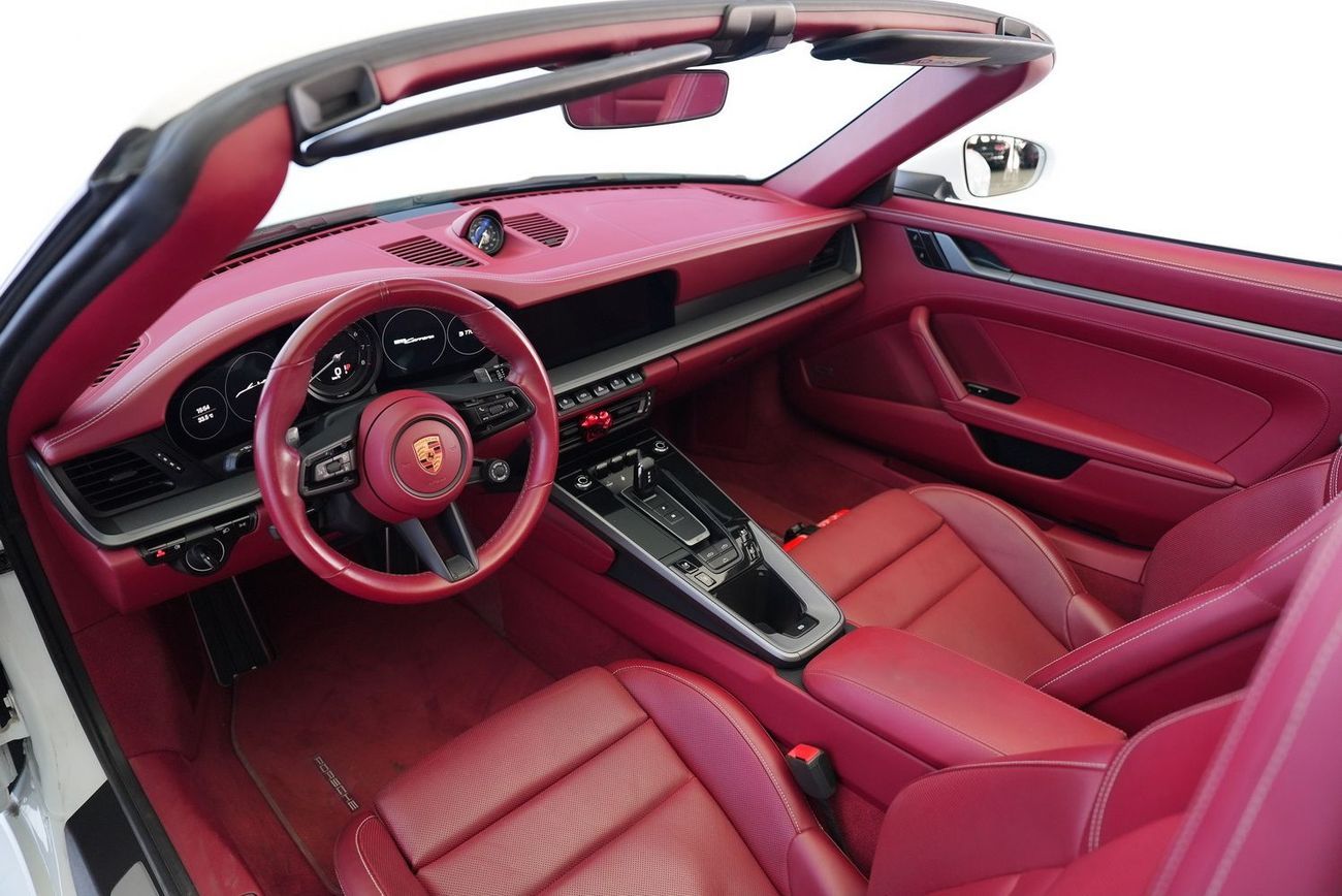 بورش 911 Carrera 4 3.0L (444 HP) Convertible