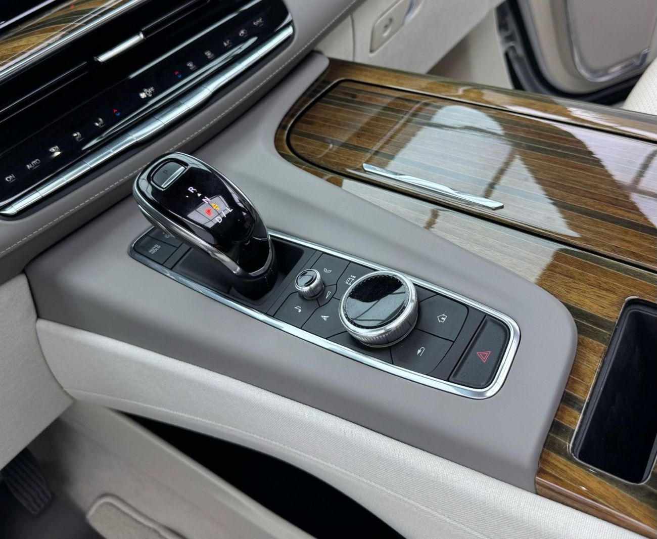 Cadillac Escalade Sport Platinum 6.2L 4WD 2023 Cadillac Escalade Sport, 2028 Cadillac Warranty + Service Pack, Fully L