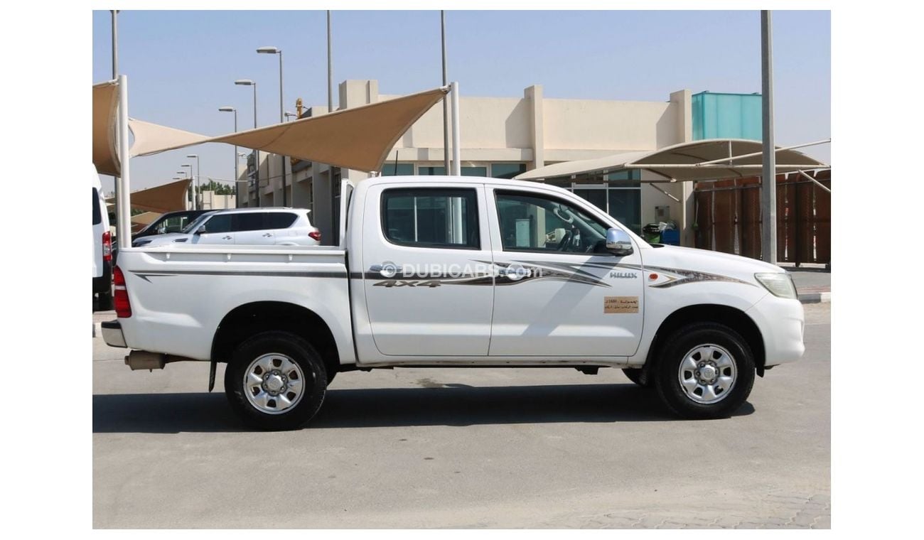 تويوتا هيلوكس 2015 | HILUX 4X4 DIESEL - DOUBLE CABIN PICKUP WITH GCC SPECS AND EXCELLENT CONDITION