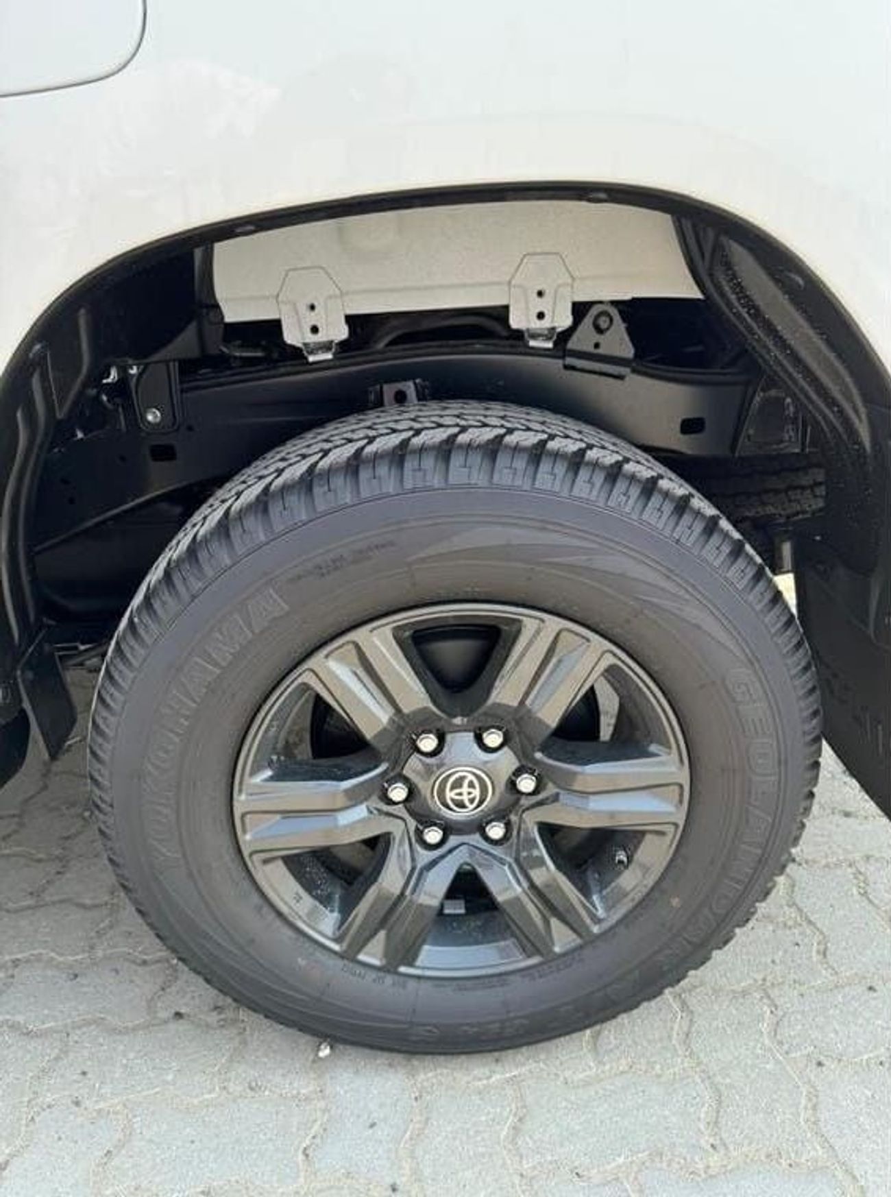 Toyota Hilux Toyota Hilux 2.7L Petrol AT Full Option With Bush Start MY2025