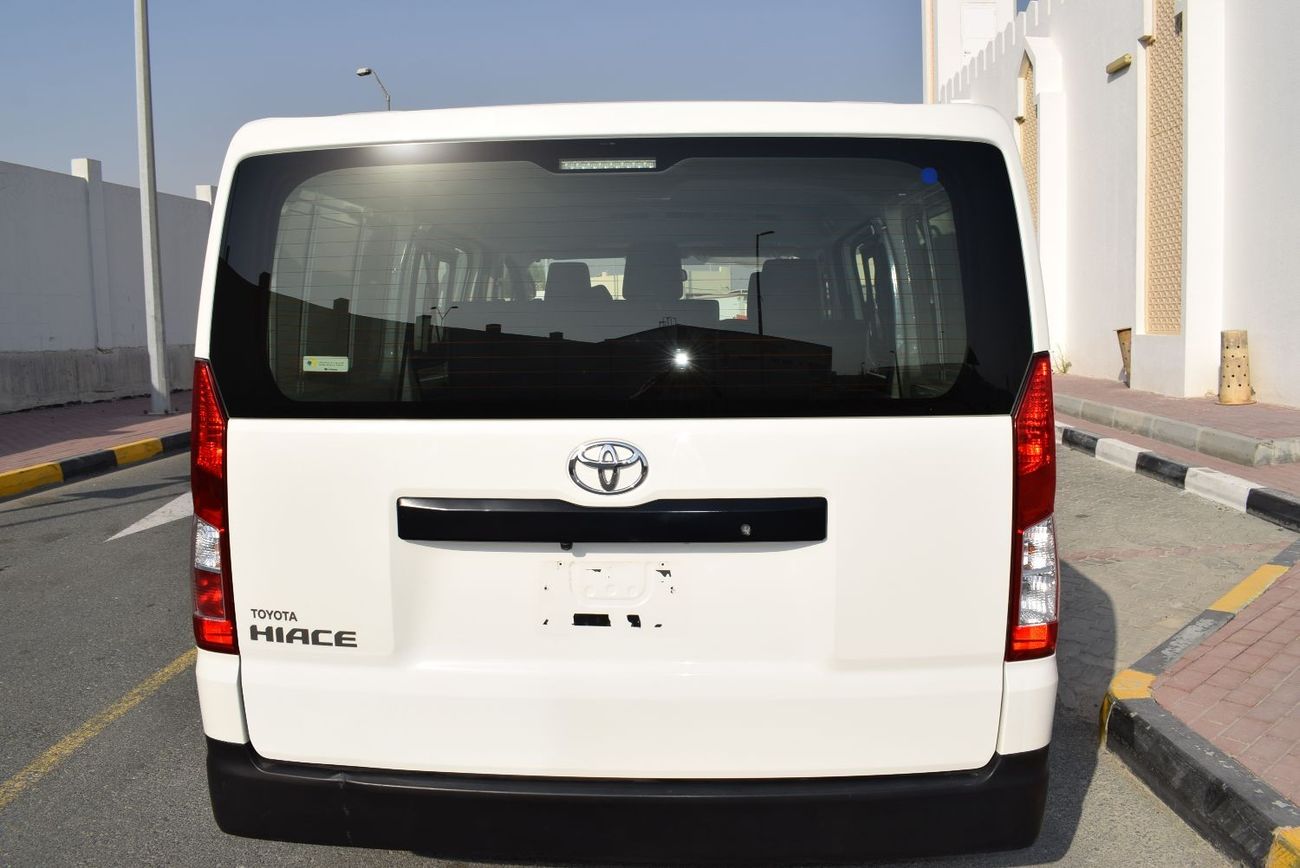 Toyota Hiace GL - Standard Roof Toyota Hiace 3.5 Ltr 6 seater van, model:2020. Excellent condition