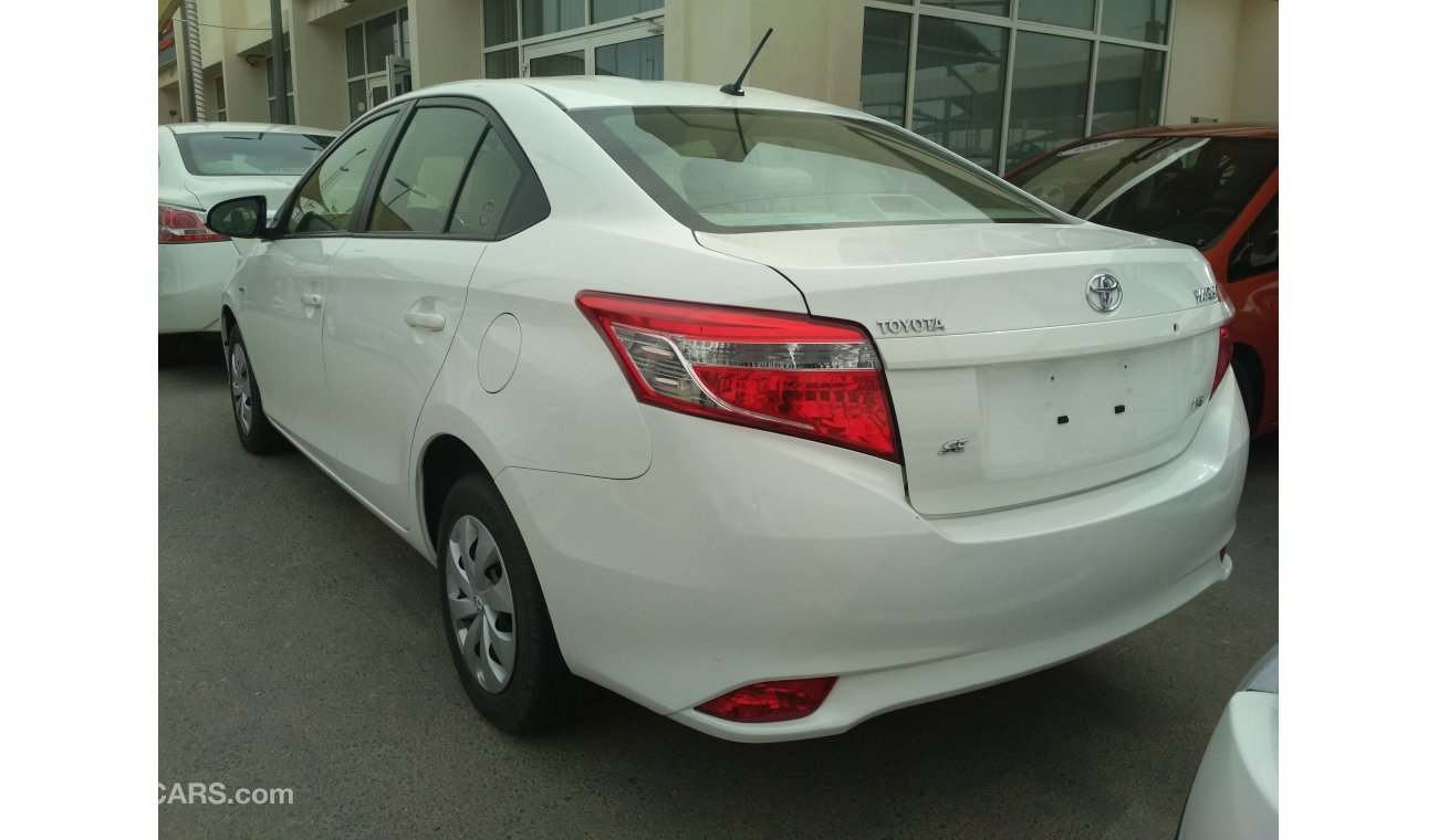 Toyota Yaris 2015 WHITE GCC NO ACCIDENT NO PAINT PERFECT