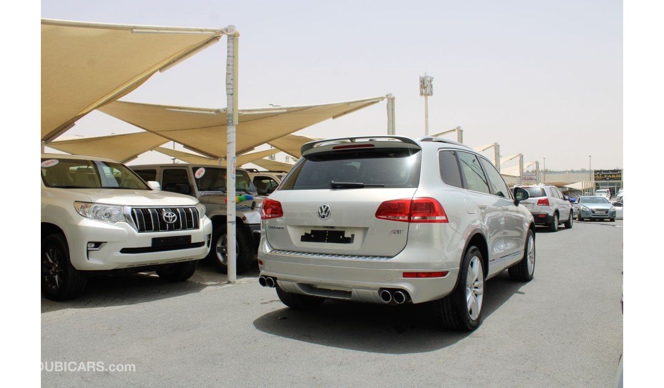 Volkswagen Touareg SEL ACCIDENTS FREE - GCC - CAR IS IN PERFECT CONDITION INSIDE OUT