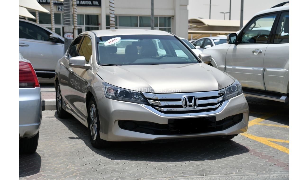 هوندا أكورد ذهبى 2015 خليجى  بحالة ممتازة   بدون حوادث