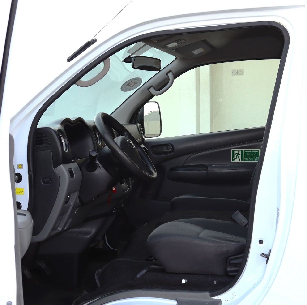 Nissan Urvan 2020 Nissan Urvan Microbus (NV350), 4-door truck, 2.5L 4-cylinder petrol, manual, front-wheel drive