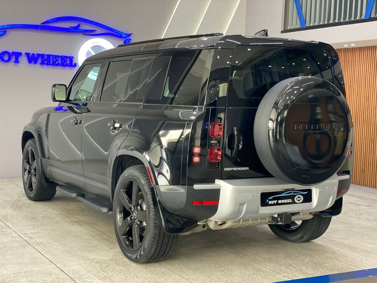 Land Rover Defender P400 110 | with warranty