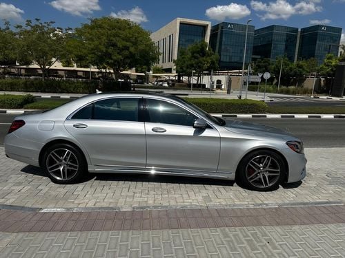 Mercedes-Benz S 560 Std 4.0L (463 HP)