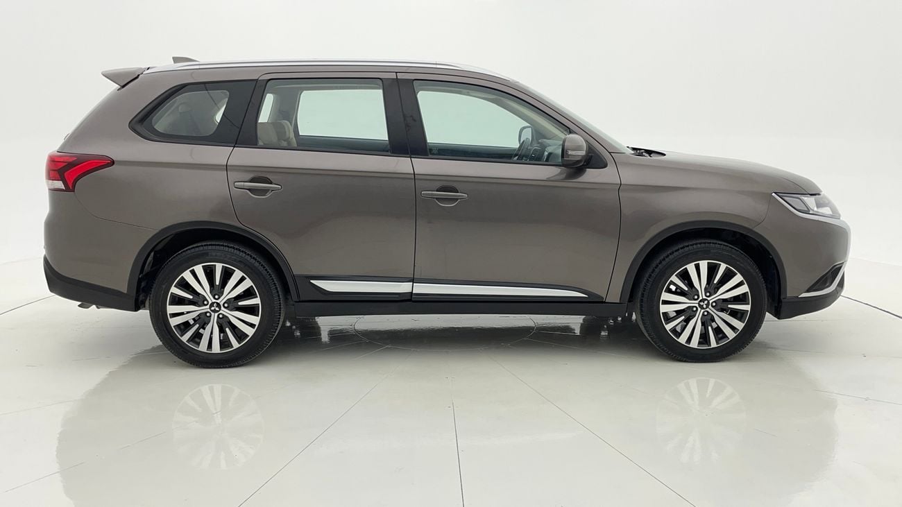 ميتسوبيشي آوتلاندر GLX MIDLINE 2.4 | بدون دفعة مقدمة | اختبار قيادة مجاني للمنزل