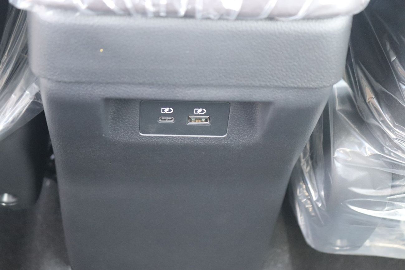 Mitsubishi Xpander Mid 1.5L Premium. Keyless Entry, Push Start, Monitor, Alloy Wheels, Model 2024