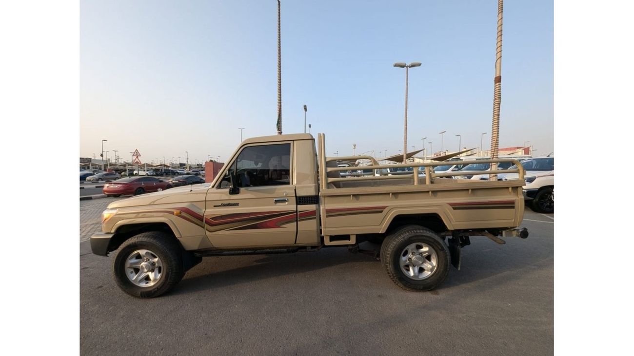 تويوتا لاند كروزر بيك آب 2016 Toyota Land Cruiser Pick Up Std (J70), 2dr Single Cab Utility, 4L 6cyl Petrol, Manual, Four Whe