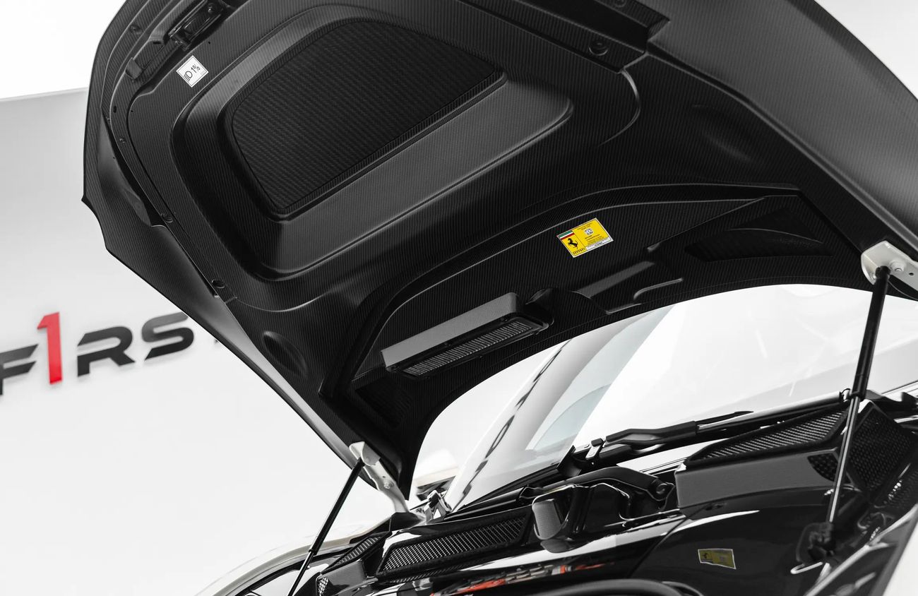 فيراري SF90 سبيدر 4.0L V8 Twin-Turbocharged Engine + eMotor | Warranty