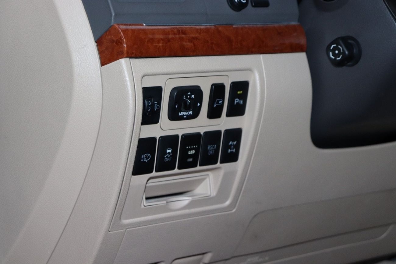 تويوتا لاند كروزر VXR