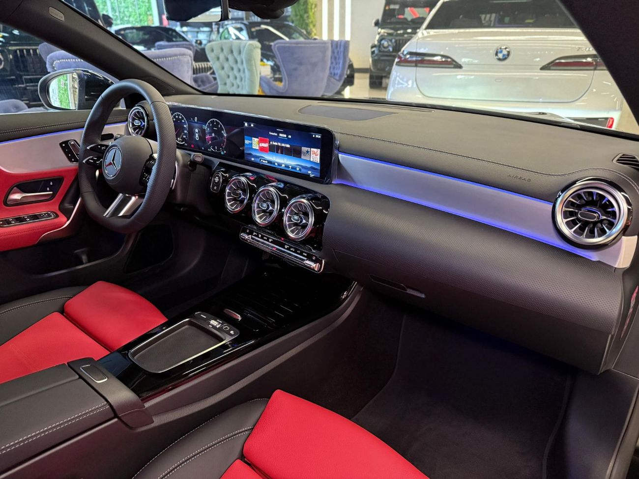 مرسيدس بنز CLA 200 Premium + 2.0L