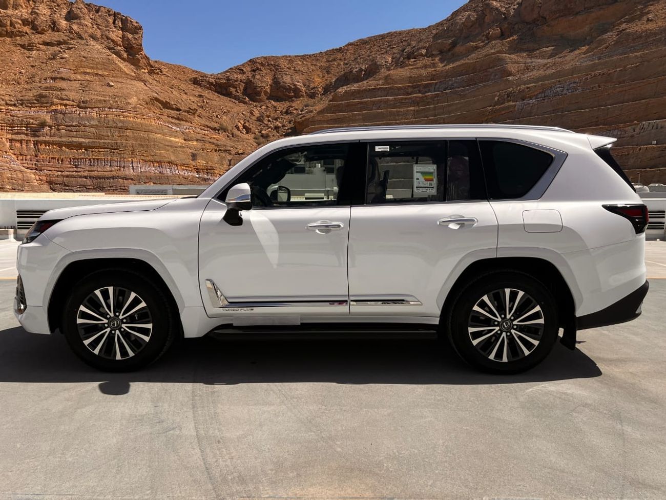 لكزس LX 600 2025 Lexus LX 600 Turbo plus 3.5L AT Petrol Turbo