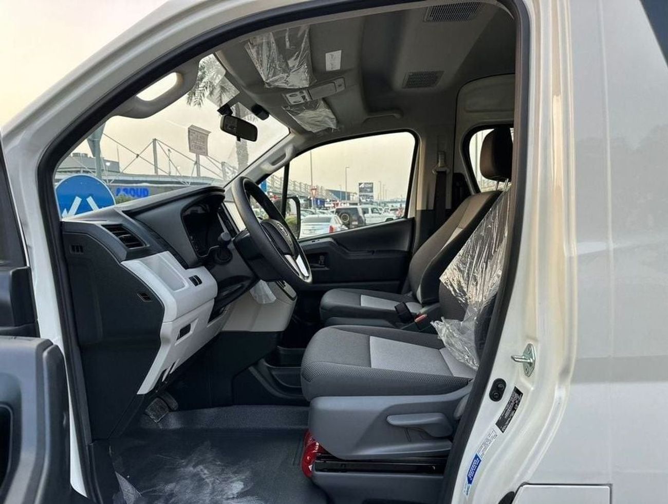 تويوتا هاياس 3.5L PETROL HIGH ROOF 13 SEATER AUTOMATIC TRANSMISSION