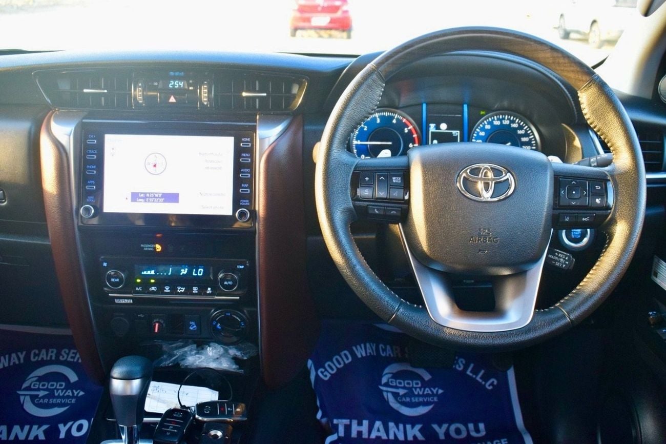 Toyota Fortuner 2.8L Cylinder 4 Diesel Automatic Gear 7 seaters 5 Doors Right Hand Drive 2.8L Diesel Automatic RHD
