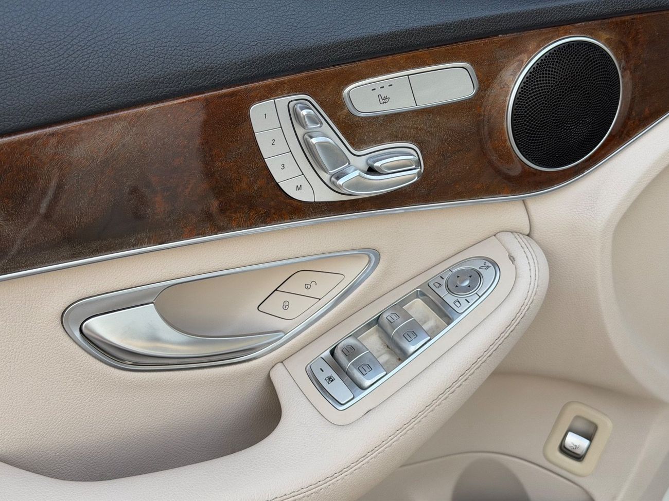 Mercedes-Benz C 300 Luxury 2.0L 2018 MERCEDES BENZ C300 FULL OPTIONS IMPORTED FROM USA