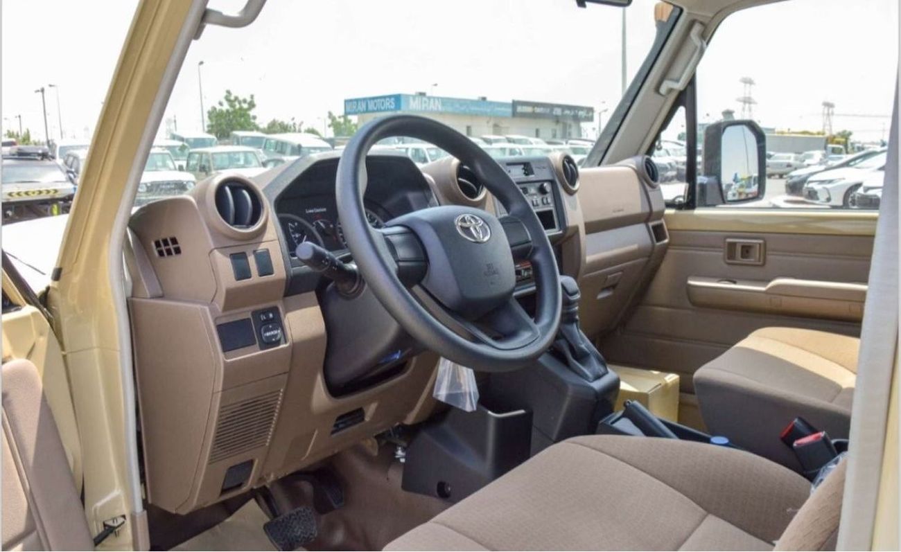 تويوتا لاند كروزر بيك آب 4.0L A/T Diff-Lock