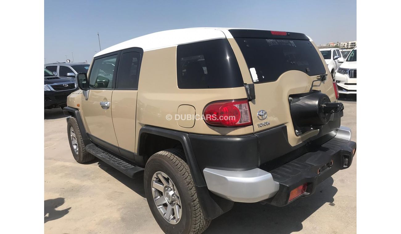 Used Toyota FJ Cruiser Right hand drive 2014 for sale in Dubai - 272278