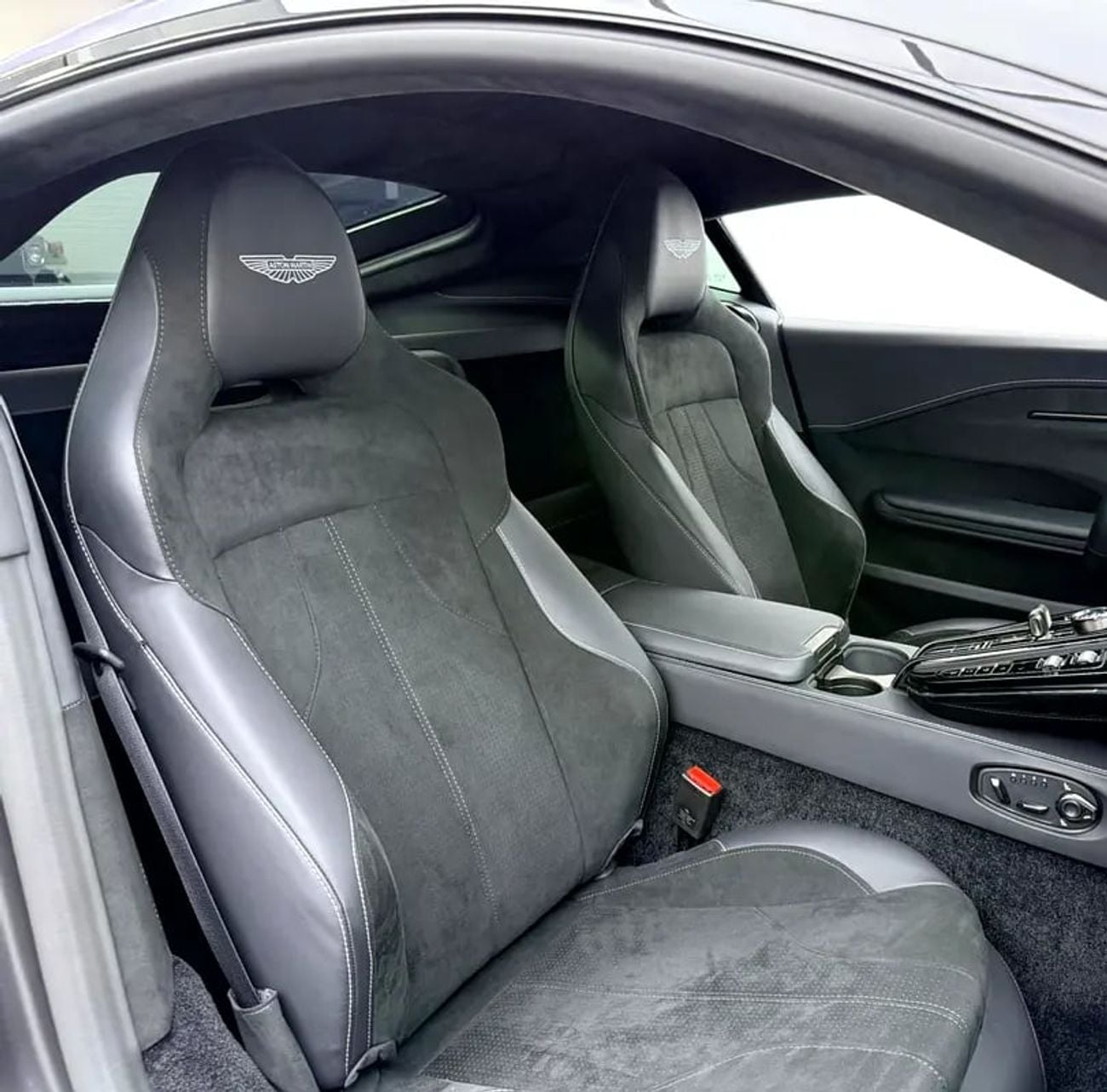 Aston Martin Vantage STANDARD V8, Warranty, Very Low Km, Fully Loaded, GCC