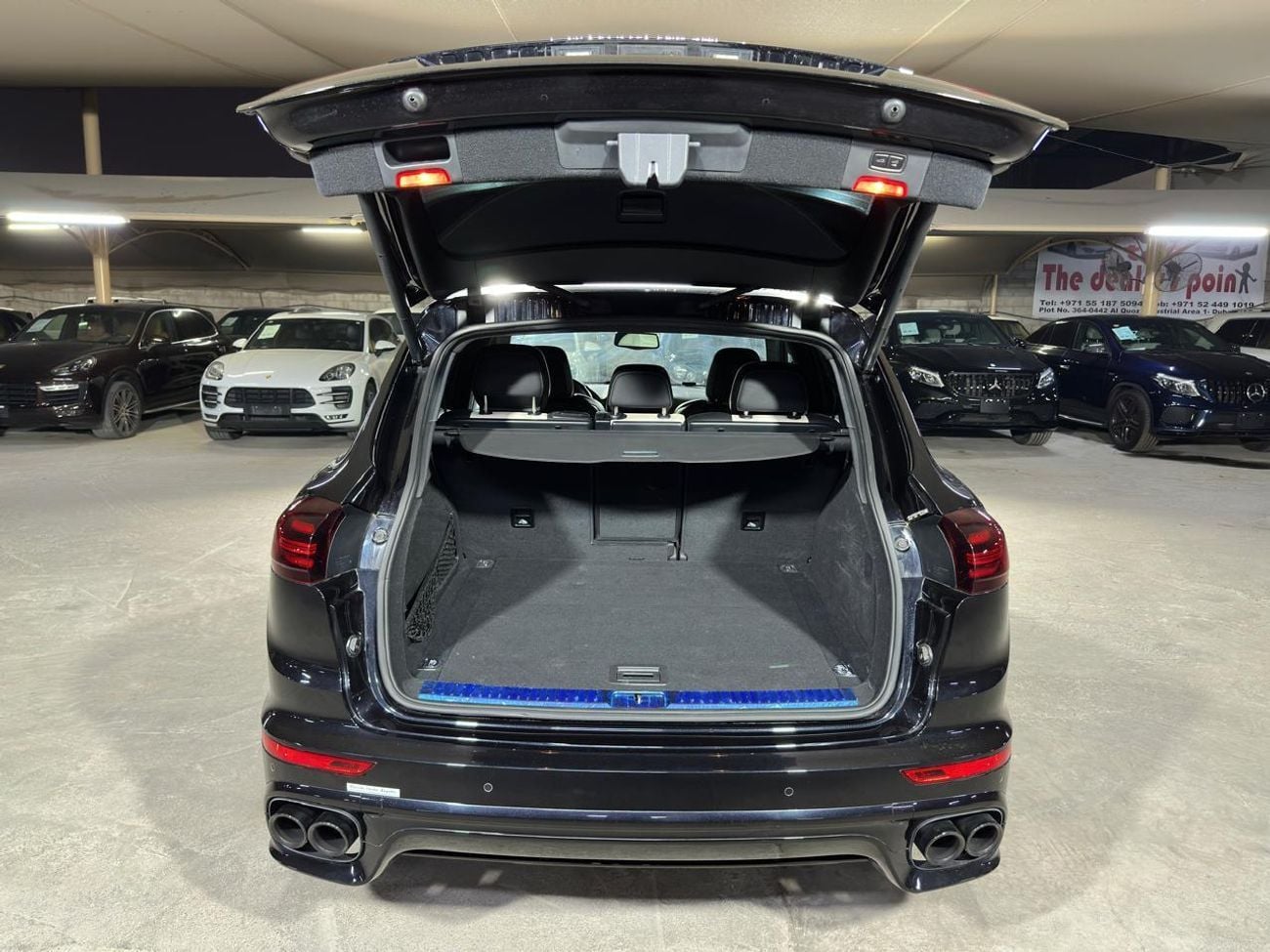 Porsche Cayenne Turbo S 4.8L (570 HP) 2016 | CARBON CERAMIC BRAKES (PCCB) | CARBON INTERIOR PACKAGE | SUNROOF