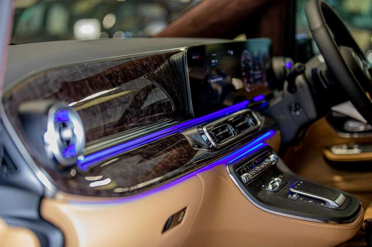 Mercedes-Benz V 300 XLWB Luxury VIP Senzati Interior. Mercedes-Benz Approved Conversion