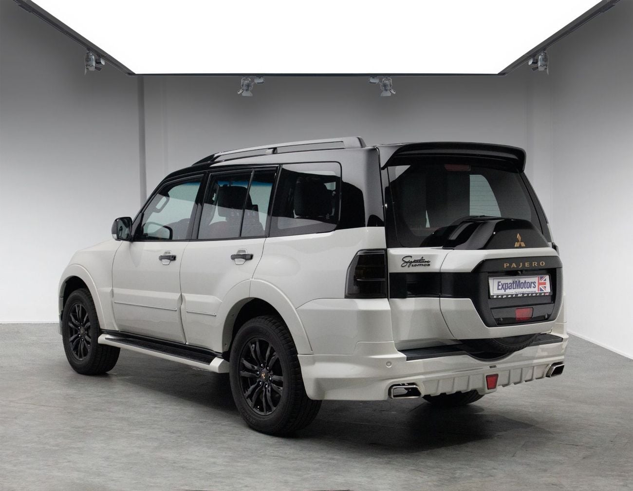 Mitsubishi Pajero GLS H/L SIGNATURE EDI