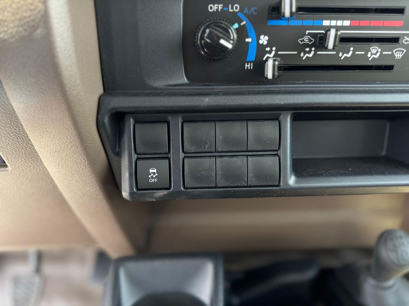 Toyota Land Cruiser Pick Up TOYOTA LC79 2025 DISEL MANUAL 2.8L