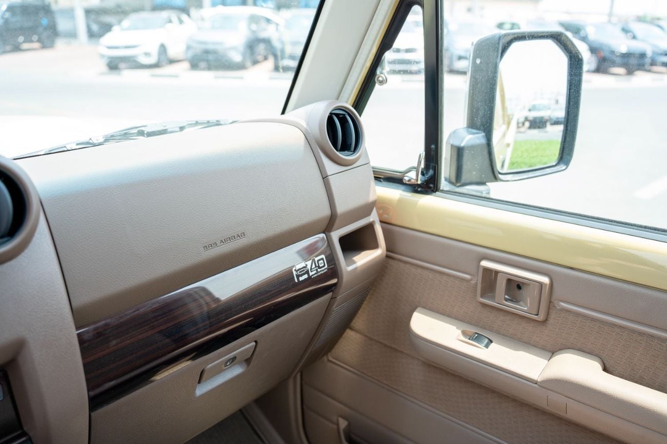 تويوتا لاند كروزر بيك آب Std 4.0L Single Cab Utility 4WD