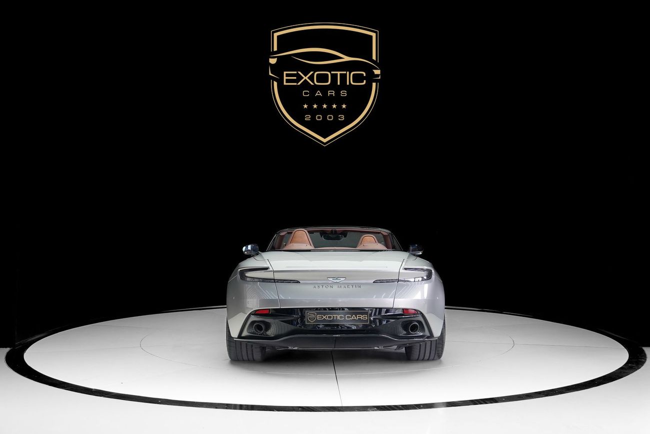 أستون مارتن DB12 VOLANTE
