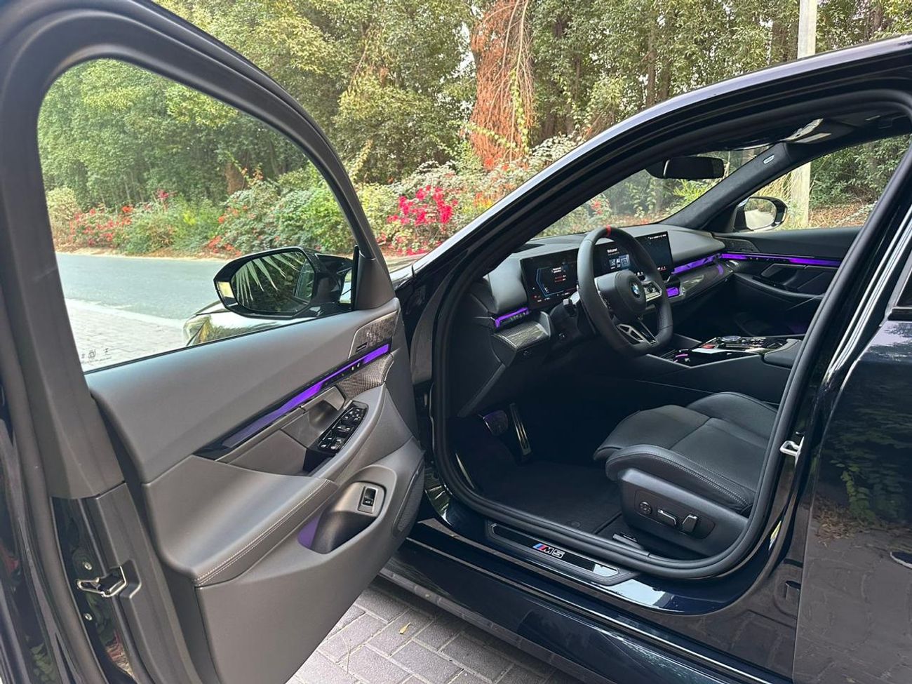 BMW M5 2025 BMW M5 | 4.4L V8 Twin-Turbo | 717 HP | Plug-in Hybrid | Dark Navy Blue | 13000 KM | Like New