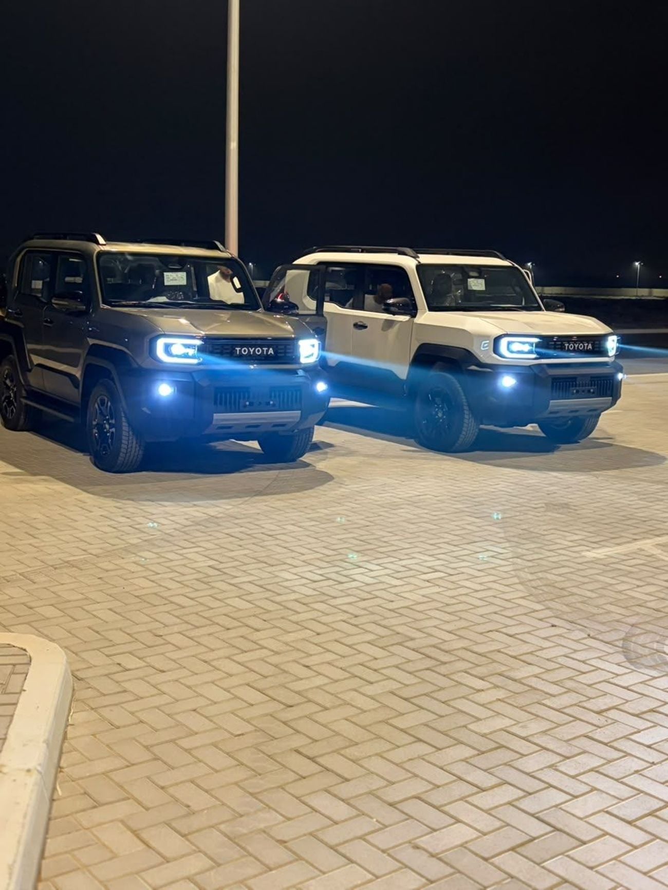 تويوتا لاند كروزر إف جي جي إكس آر
