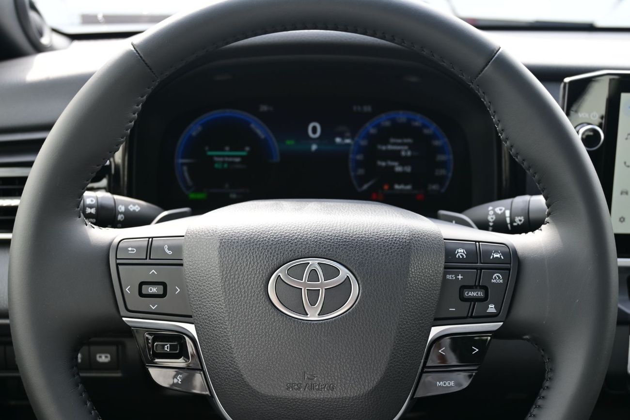 تويوتا كامري Toyota Camry Limited 2.5L Hybrid GCC, Model 2025, Color Black