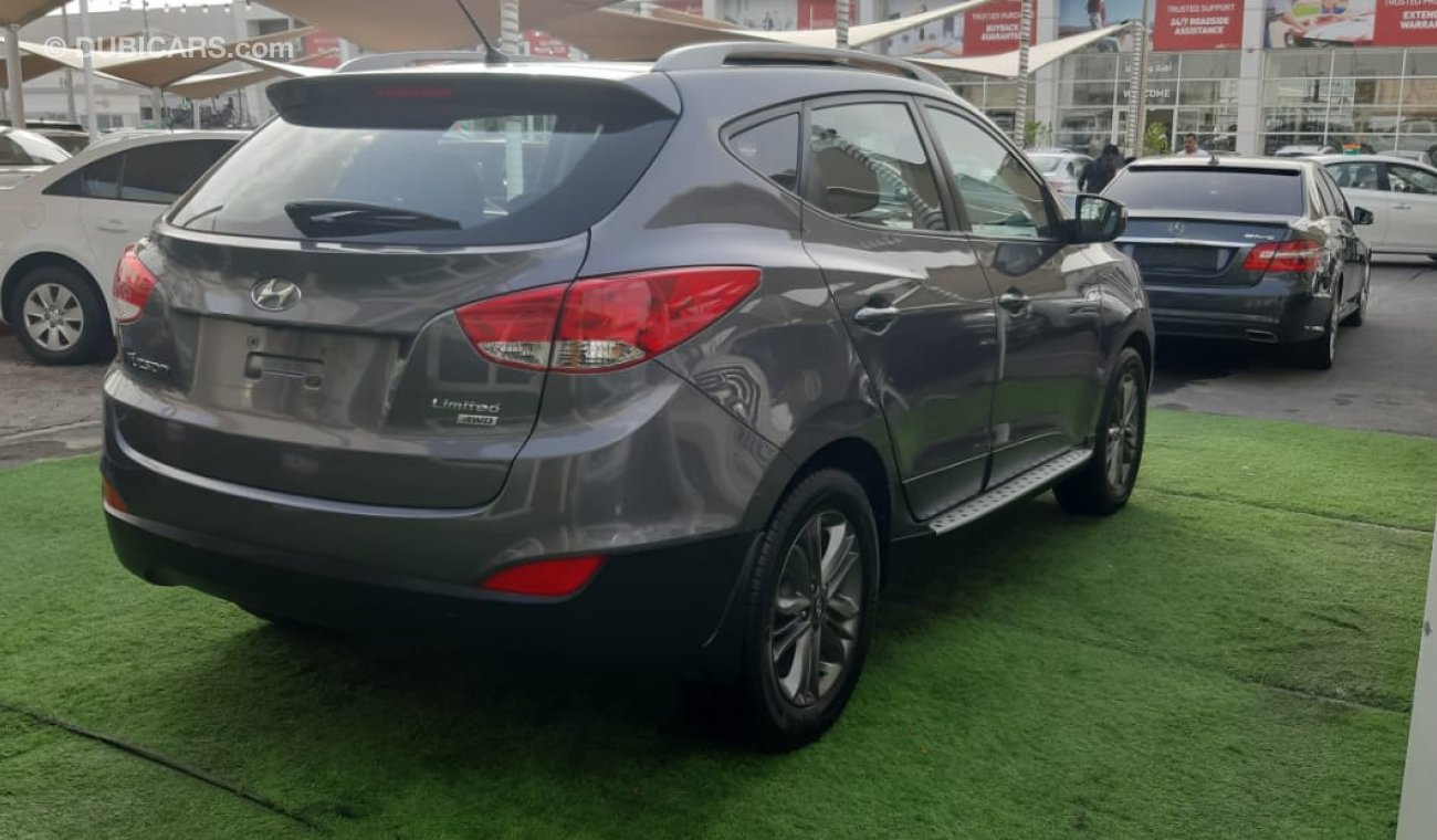 Hyundai Tucson Gulf - Full Option - Panorama - Alloy Wheels - Sensors - CD Player - Fog Lights - Back Wing - Excell