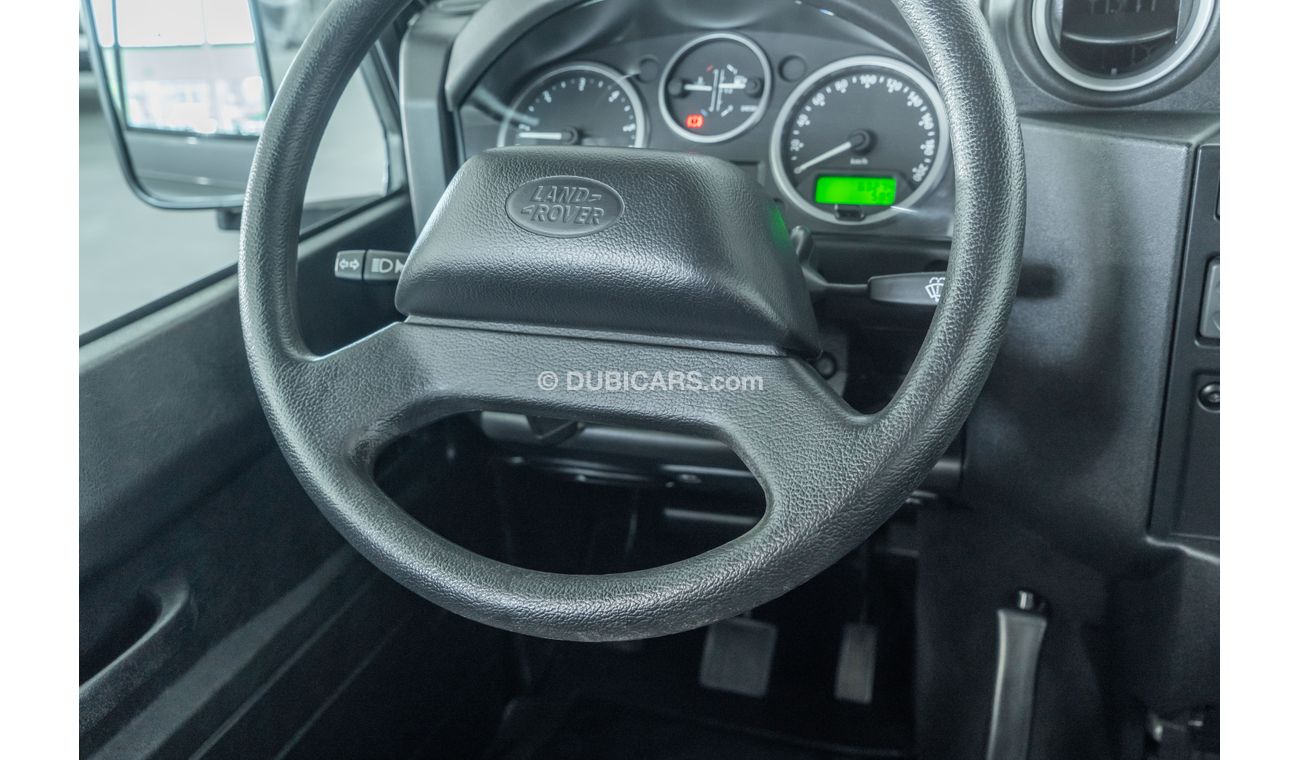 Land Rover Defender 2013 Land Rover Defender TD4 2.4L / Comfort Pack & Exterior Pack / Full-Service History