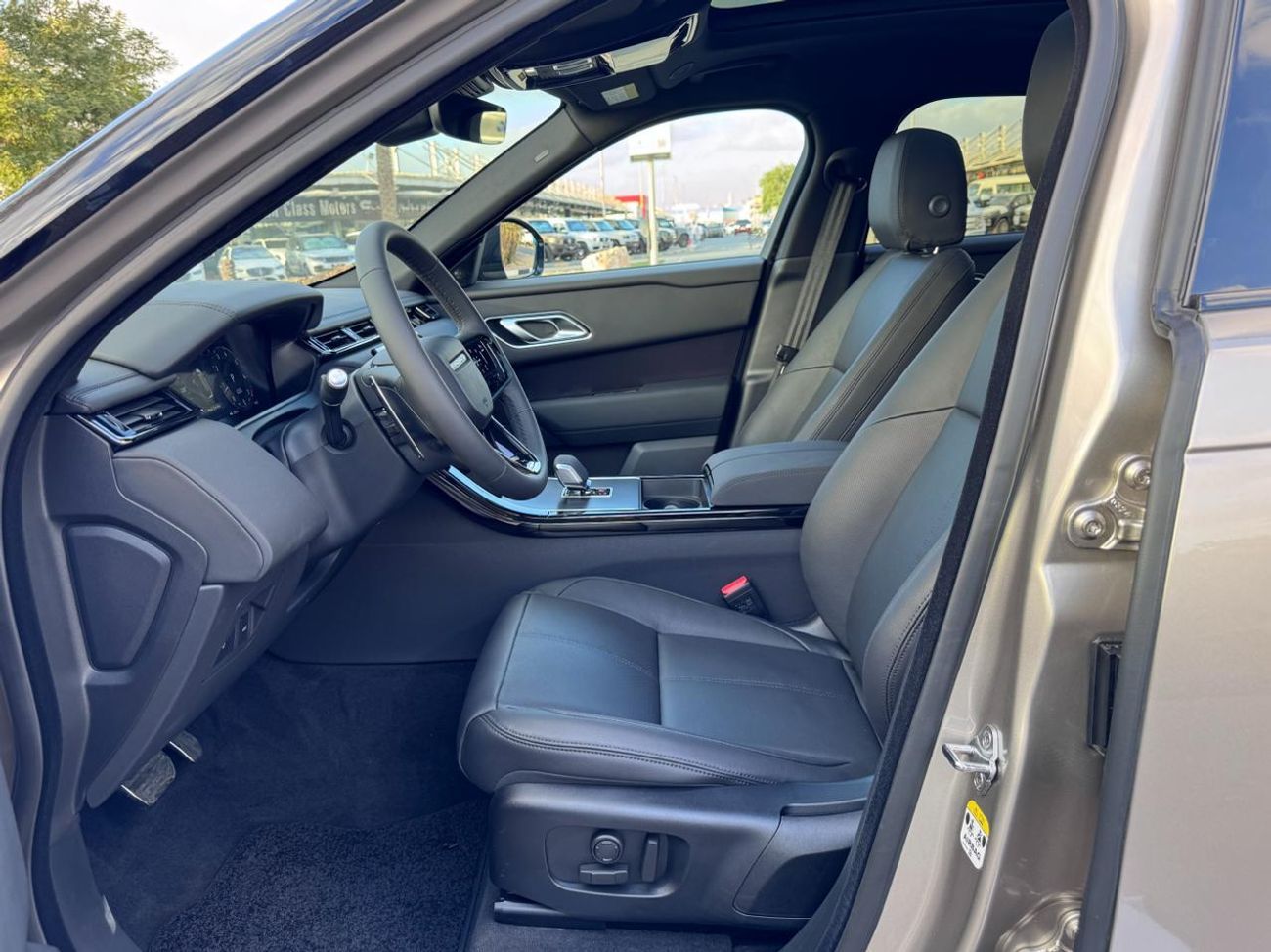 Land Rover Range Rover Velar Land Rover Range Rover Velar 2026 Automatic 0 Km 4 Cylinder All Wheel Drive (AWD) SUV Gold