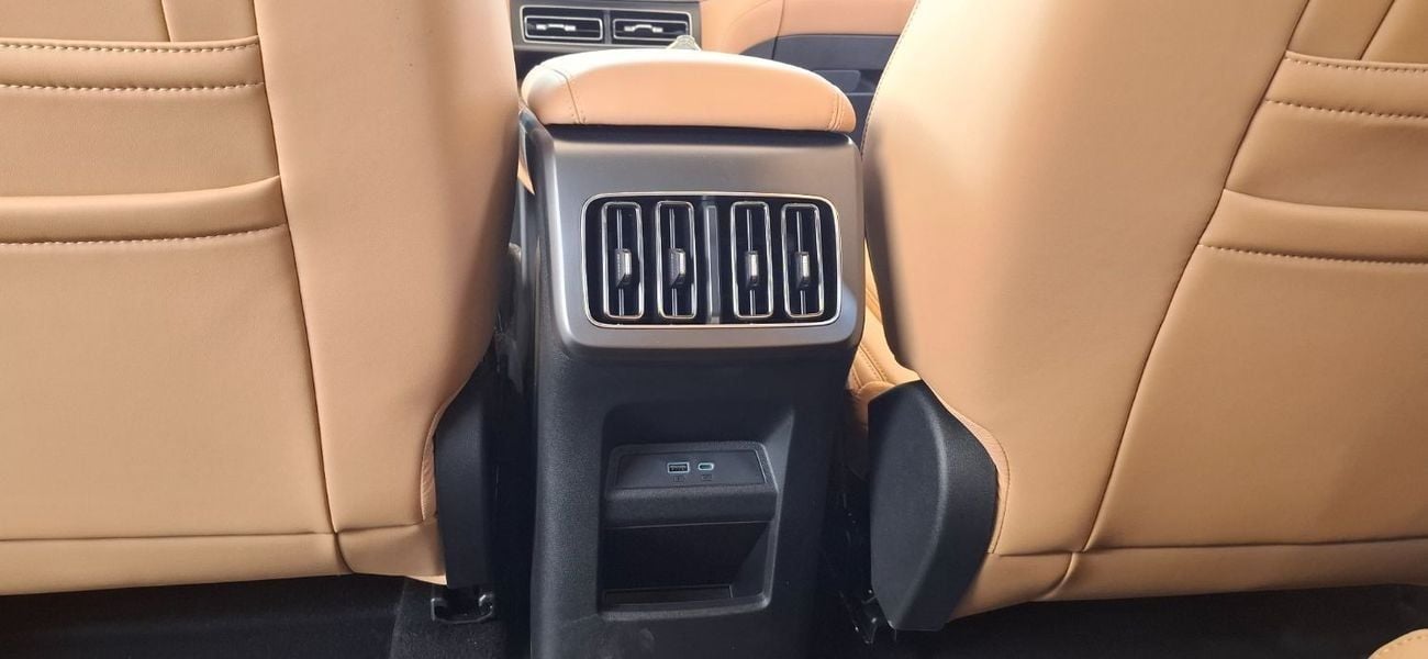 BYD Song L BYD Song L DMi Plug-in Hybrid / 122klm EV