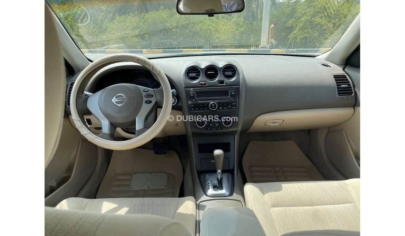 Nissan Altima Nissan Altima model 2012    ( GCC_ SPEC) VERY GOOD CONDITION