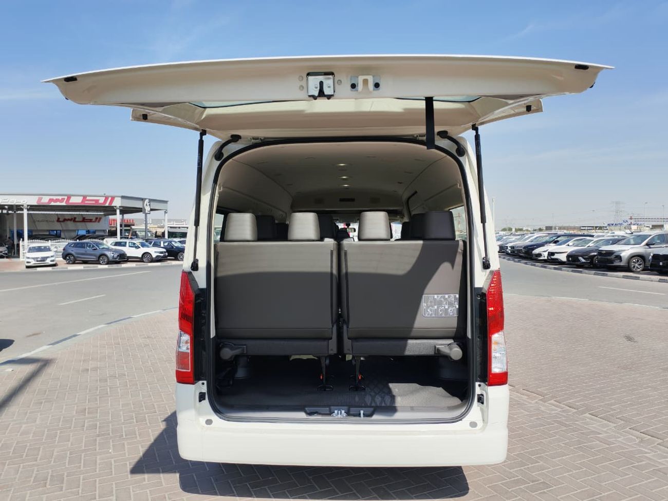 تويوتا هاياس 2026 Toyota Hiace DX 13-Seater High Roof 2.8L 4-Cyl Diesel M/T RWD Export Only