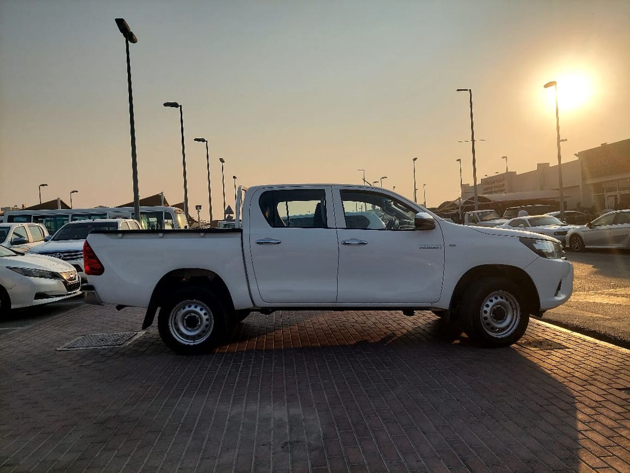 Toyota Hilux DC 2.4L 4WD DIESEL MANUAL TRANSMISSION