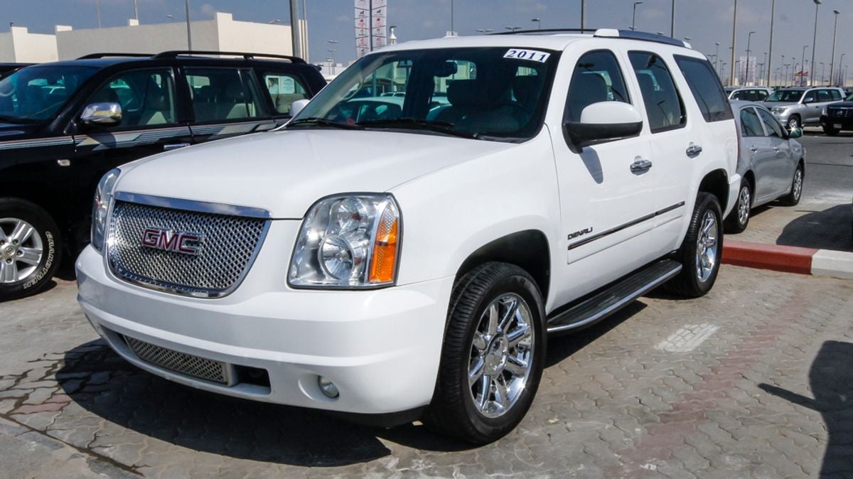 GMC Yukon Denali for sale AED 106,000. White, 2011