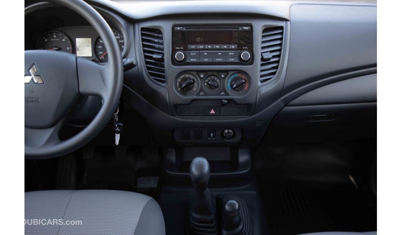 Mitsubishi L200 2023 Mitsubishi L200 2.5 GL - Grey Graphite Metallic	inside Grey Dark