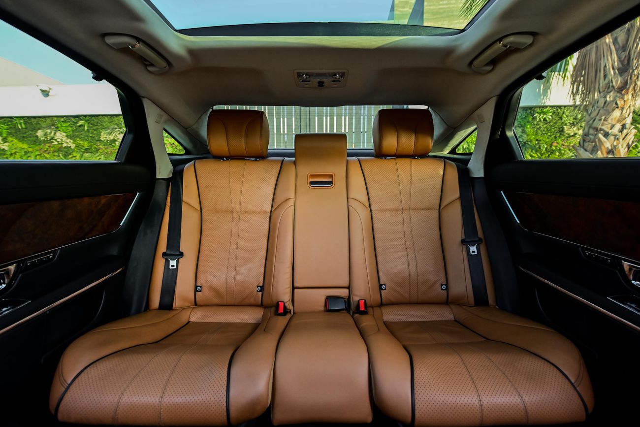 Jaguar XJ Portfolio | 1,565 P.M | 0% Downpayment | Fantastic Condition!