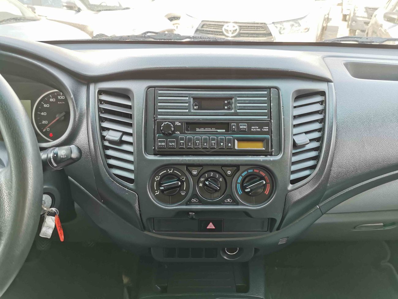 Mitsubishi L200 2.4L 4CY Petrol, 16" Rims, Fabric Seats, 4WD, Power Steering, Xenon Headlights, Radio (LOT # 9217)