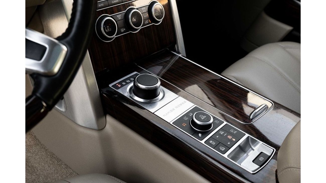 Land Rover Range Rover Vogue SE 5.0 | 3,372 P.M (4 Years)⁣ | 0% Downpayment | Excellent Condition!